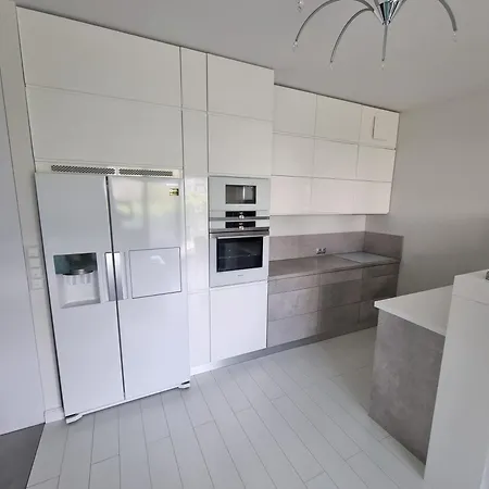Altoria Apartament White&green غدينيا