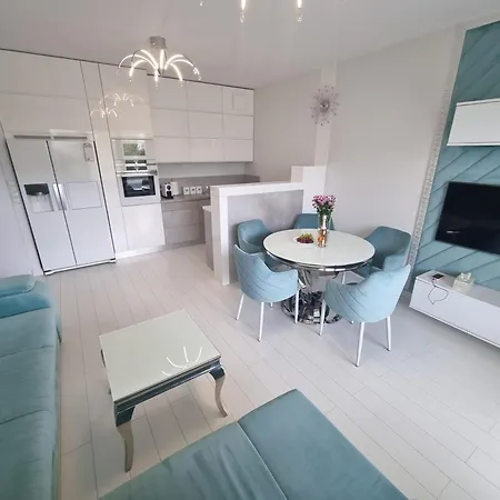 Altoria Apartament White&green شقة *