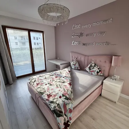 Altoria Apartament White&green * غدينيا